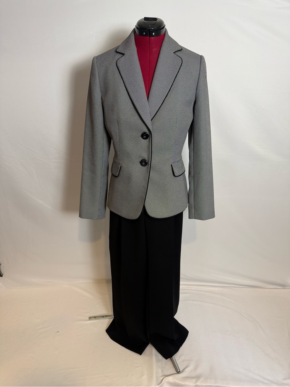 Tahari ASL Pantsuit Women's Size 4 Black & Grey 2-Piece Set Blazer & Pants